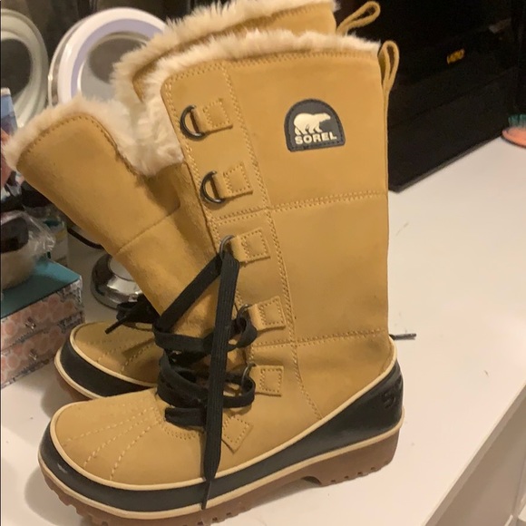 Sorel winter boots - Picture 1 of 3